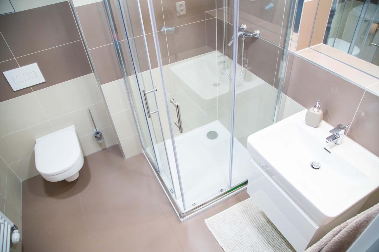 Apartmán Bright Studio, 10min Centre, Free Parking